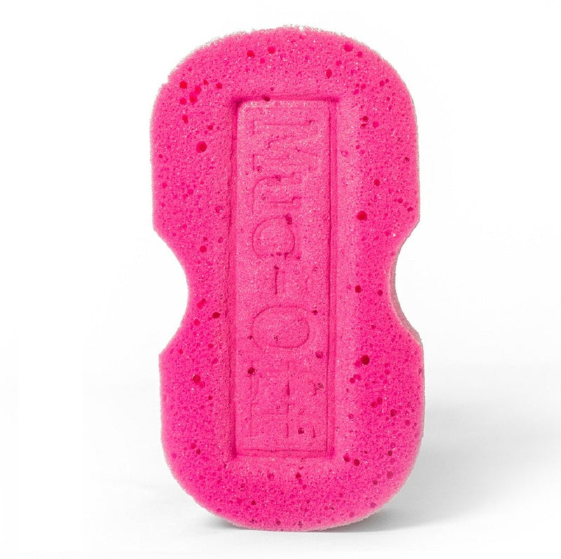 Esponja microcelular Muc-Off Expanding Pink Sponge para una limpieza suave de tu moto
